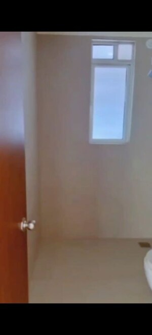 Room in 3 BHK Apartment at Raj Tattva, Kapur Bawdi – for Rent