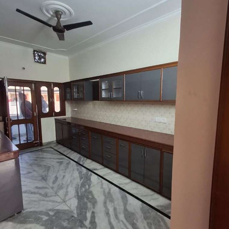 Room, sector 40 3 Bedroom 2450 Sq.Ft. Apartment In Sector 40 Chandigarh 10009067