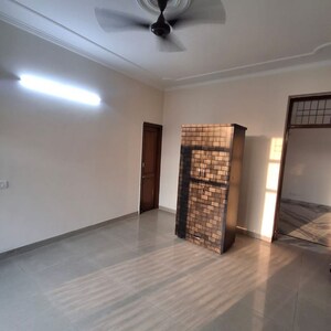 Living Room in 3 BHK Apartment at Sector 40 – for Rent