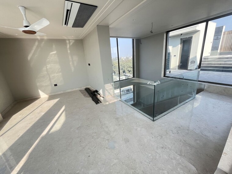 Gym, hauz khas enclave 3 Bedroom 4500 Sq.Ft. Builder Floor In Hauz Khas Enclave Delhi 10009038