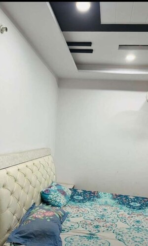 Room in 3 BHK Apartment at The Mall Avenue – for Rent