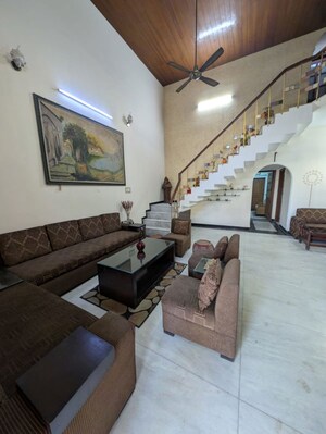 Living Room in 3 BHK Builder Floor at Sector 52 – for Rent