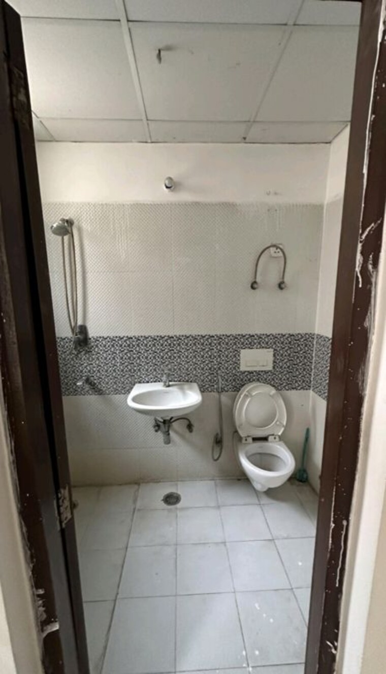 Bathroom, wave-floors-premium 3.5 Bedroom 287 Sq.Yd. Builder Floor In Wave City Ghaziabad 10009135