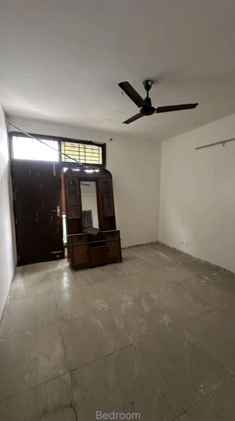 Room, wave-floors-premium 3.5 Bedroom 287 Sq.Yd. Builder Floor In Wave City Ghaziabad 10009135