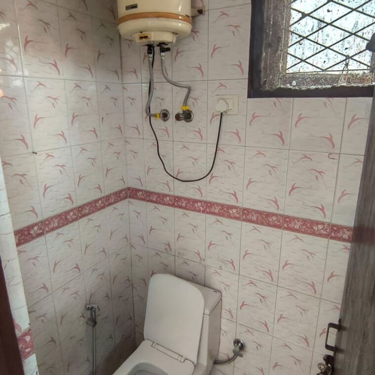 Bathroom, malviya nagar 1 Bedroom 600 Sq.Ft. Builder Floor In Malviya Nagar Delhi 10009169
