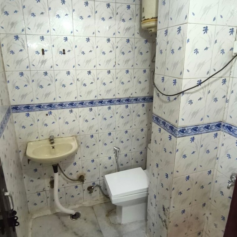 Bathroom, malviya nagar 1 Bedroom 600 Sq.Ft. Builder Floor In Malviya Nagar Delhi 10009169