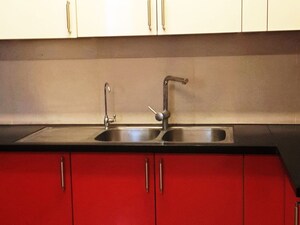 Furnished Amenities in 4 BHK Builder Floor at Hauz Khas Enclave – for Sale