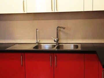 Furnished Amenities in 4 BHK Builder Floor at Hauz Khas Enclave – for Sale