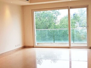 Room in 4 BHK Builder Floor at Hauz Khas Enclave – for Sale