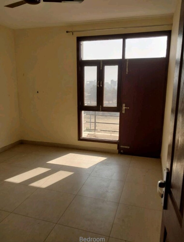 Room, wave-floors 2.5 Bedroom 194 Sq.Yd. Builder Floor In Mahurali Ghaziabad 10009173