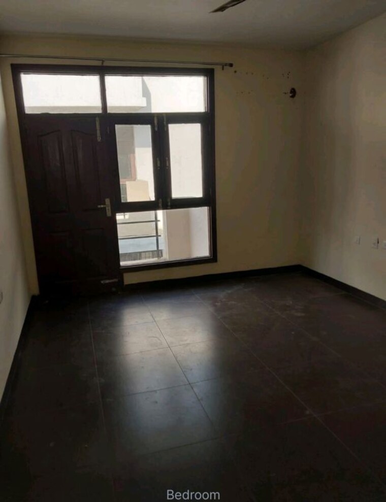 Room, wave-floors 2.5 Bedroom 194 Sq.Yd. Builder Floor In Mahurali Ghaziabad 10009173