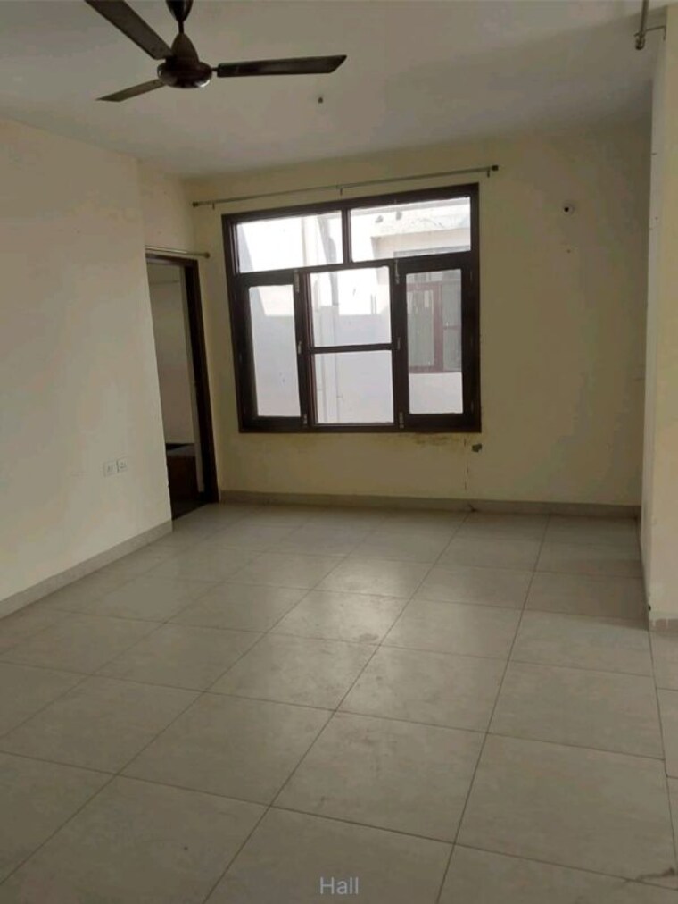 Room, wave-floors 2.5 Bedroom 194 Sq.Yd. Builder Floor In Mahurali Ghaziabad 10009173
