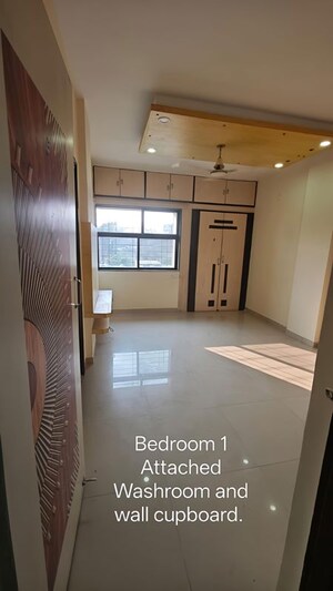 Room in 3 BHK Apartment at Amrut Runwal Daffodils, Nibm – for Rent