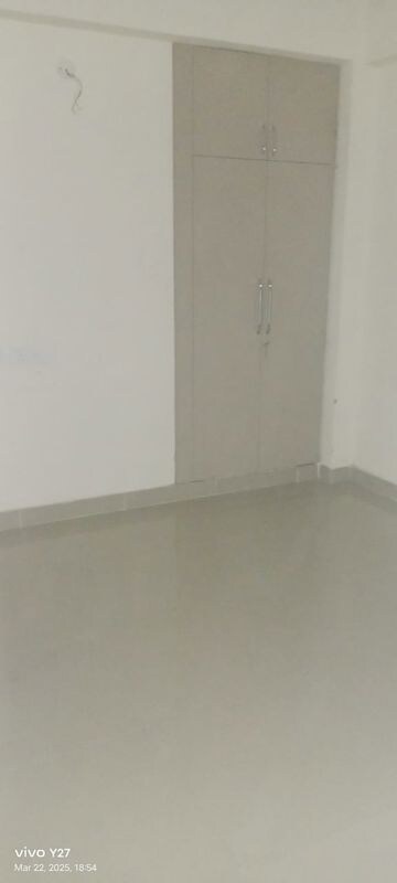 Room in 2.5 BHK Apartment at Amrapali Terrace Homes, Tech Zone 4 Greater Noida – for Sale