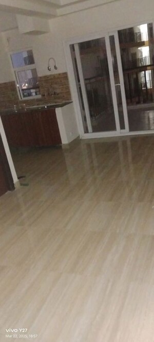 Room in 2.5 BHK Apartment at Amrapali Terrace Homes, Tech Zone 4 Greater Noida – for Sale