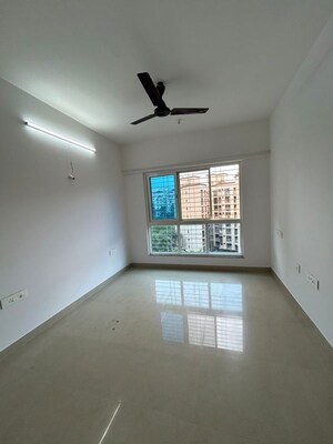 Room in 3 BHK Apartment at Gundecha Sunflower, Kandivali East – for Sale