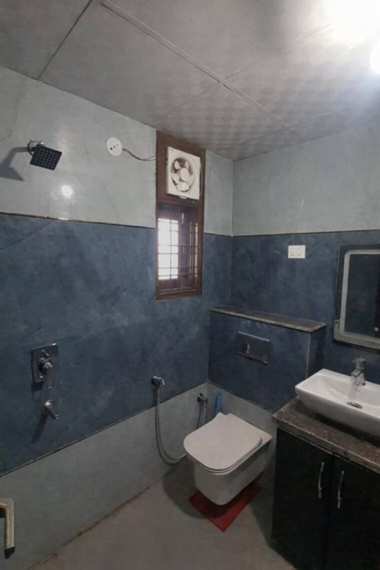 Bathroom, saket 3 Bedroom 1200 Sq.Ft. Builder Floor In Saket Delhi 10009199