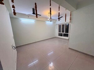 Bathroom in 3.5 BHK Apartment at Panchsheel Greens, Sector 16 Greater Noida – for Rent