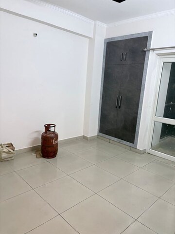 Bathroom in 3.5 BHK Apartment at Panchsheel Greens, Sector 16 Greater Noida – for Rent