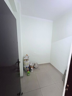 Bathroom in 3.5 BHK Apartment at Panchsheel Greens, Sector 16 Greater Noida – for Rent