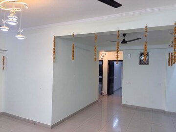 Room in 3.5 BHK Apartment at Panchsheel Greens, Sector 16 Greater Noida – for Rent