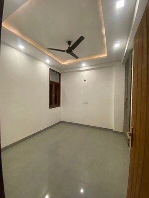 Room in 2 BHK Builder Floor at Saket – for Rent