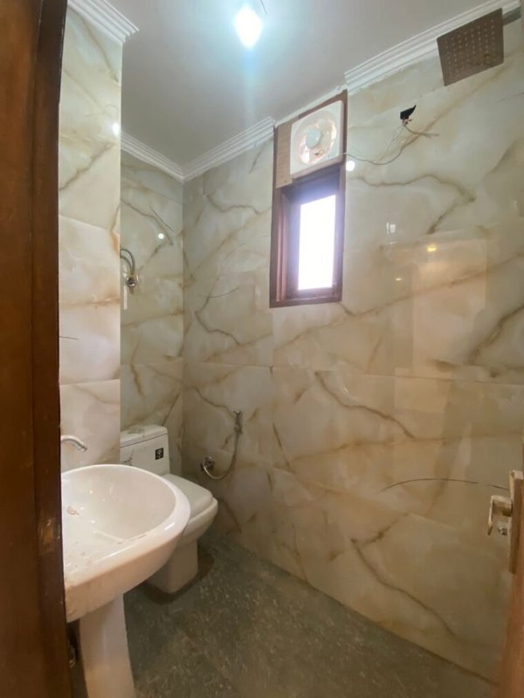 Bathroom, saket 2 Bedroom 850 Sq.Ft. Builder Floor In Saket Delhi 10009243