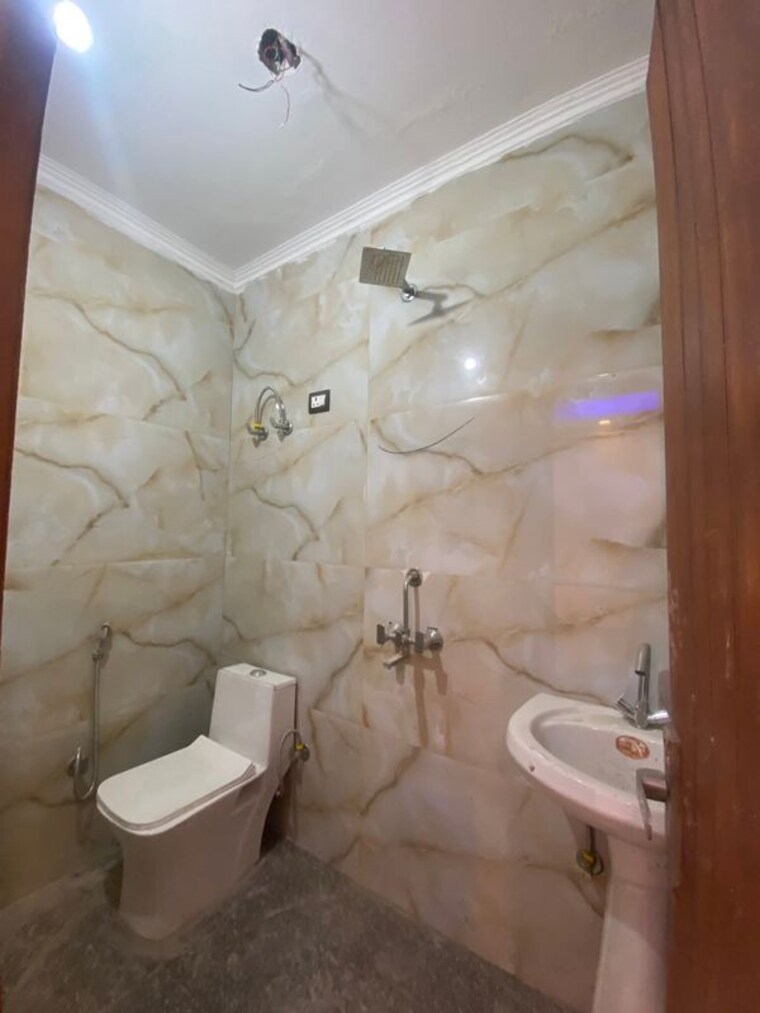 Bathroom, saket 2 Bedroom 850 Sq.Ft. Builder Floor In Saket Delhi 10009243
