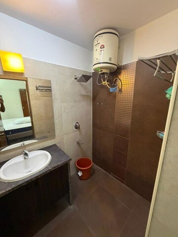 Master Bedroom in 1 BHK Builder Floor at Benson Town – for Rent