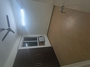 Room in 3 BHK Apartment at Jaypee Greens Kosmos, Sector 134 – for Rent
