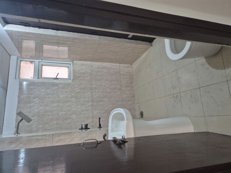 Bathroom, amrapali-princely-estate 3 Bedroom 1315 Sq.Ft. Apartment In Sector 76 Noida 10009308