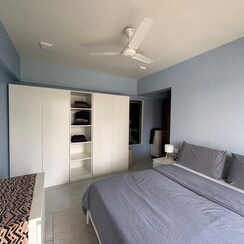 2 BHK + Pooja Room Apartment For Rent in Windsor Apartment Bandra West