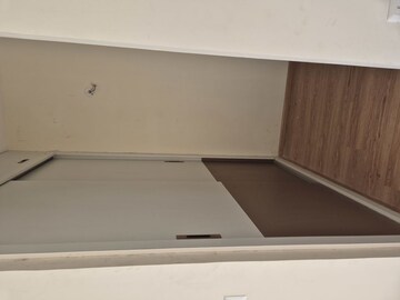 Furnished Amenities in 4 BHK Apartment at Amrapali Crystal Homes, Sector 76 – for Rent