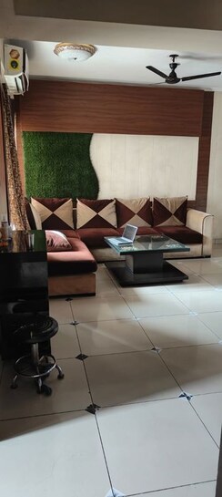 2 BHK Apartment For Rent in Panchsheel Hynish