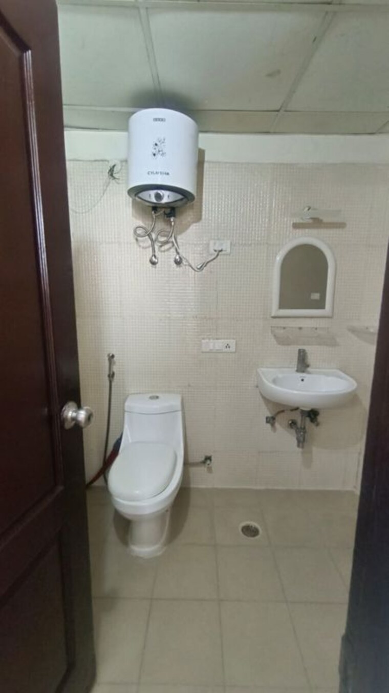 Bathroom, aditya-celebrity-homes 1 Bedroom 550 Sq.Ft. Apartment In Sector 76 Noida 10009363