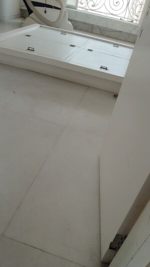 Furnished Amenities in 3 BHK Apartment at Raheja Empress, Prabhadevi – for Sale