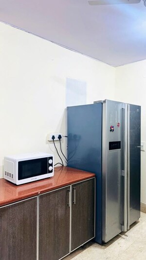 Furnished Amenities in 3 BHK Builder Floor at Hauz Khas – for Rent