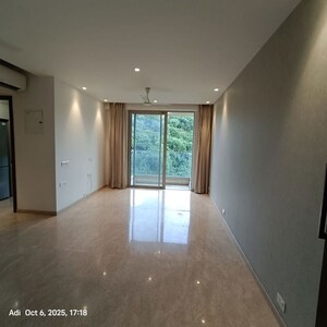 Room in 2 BHK Apartment at Castle Rock, Powai – for Rent