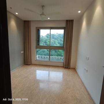Room in 2 BHK Apartment at Castle Rock, Powai – for Rent
