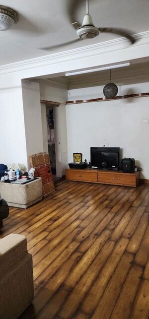 Living Room in 3.5 BHK Apartment at Kuber Complex, Andheri West – for Rent