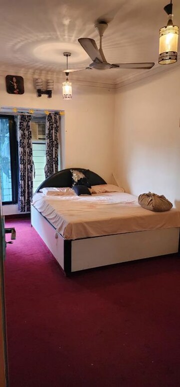Bedroom in 3.5 BHK Apartment at Kuber Complex, Andheri West – for Rent