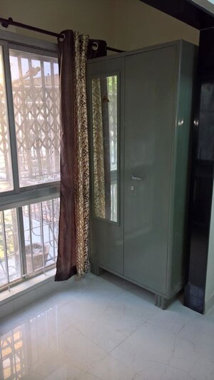 Room in 1 BHK Apartment at Triveni CHS Andheri, Andheri West – for Rent