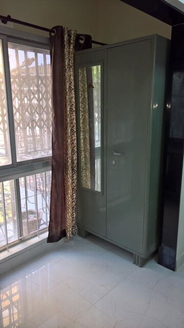 Room in 1 BHK Apartment at Triveni CHS Andheri, Andheri West – for Rent