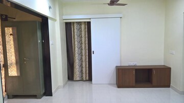Room in 1 BHK Apartment at Triveni CHS Andheri, Andheri West – for Rent