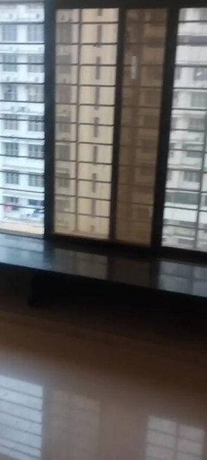 Room in 2 BHK Apartment at Evershine Embassy, Andheri West – for Rent