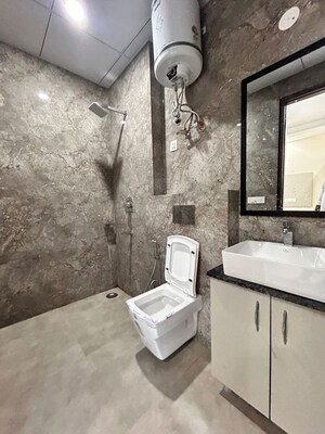 Bathroom in 1 BHK Builder Floor at Sector 14 – for Rent