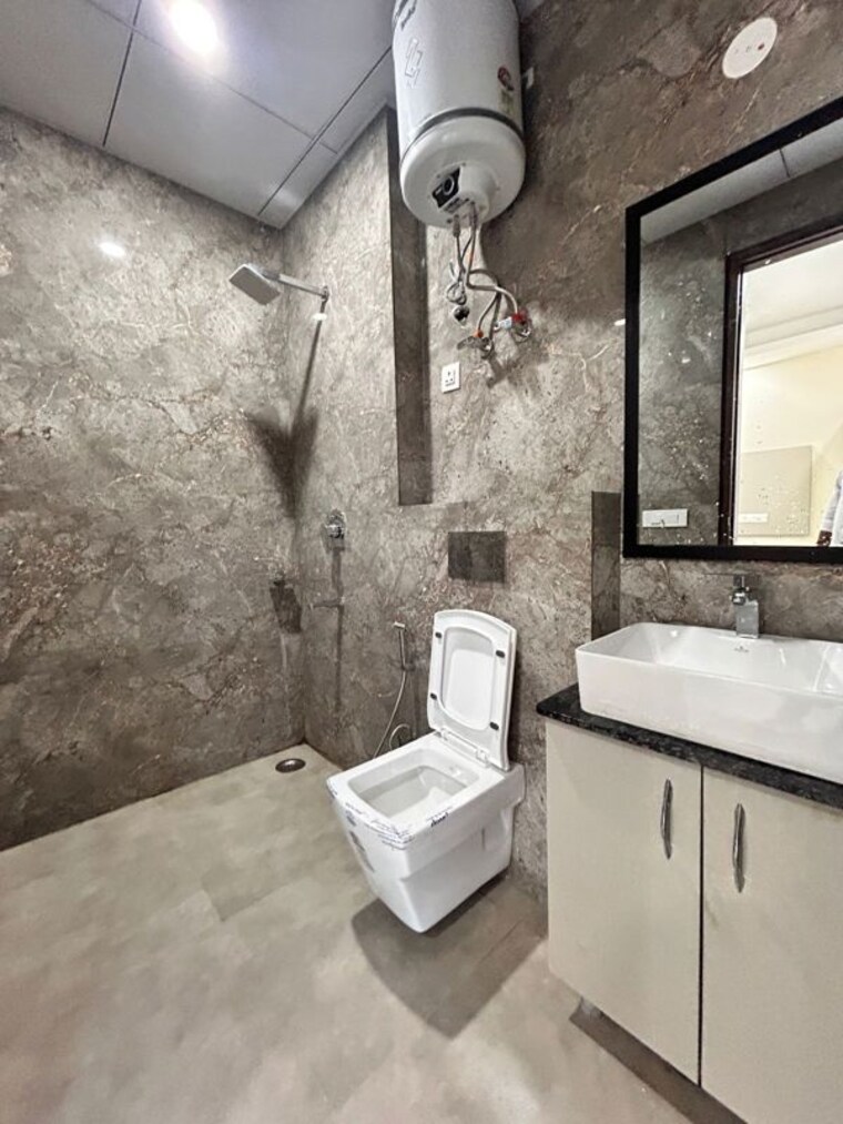 Bathroom, sector 14 1 Bedroom 700 Sq.Ft. Builder Floor In Sector 14 Gurgaon 10009452
