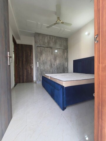 Bedroom in 3 BHK Builder Floor at Sector 14 – for Rent