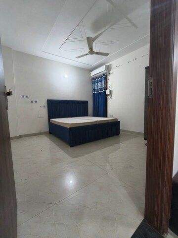 Room in 3 BHK Builder Floor at Sector 14 – for Rent