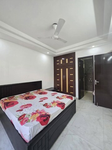 Bedroom in 3 BHK Builder Floor at Sector 23 – for Rent